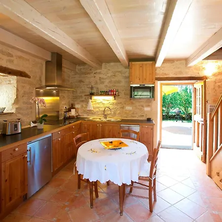 Domaine De Fangal Pgeonnier Du Xviiie Pour 2 Ou 3 Pers * Septfonds
